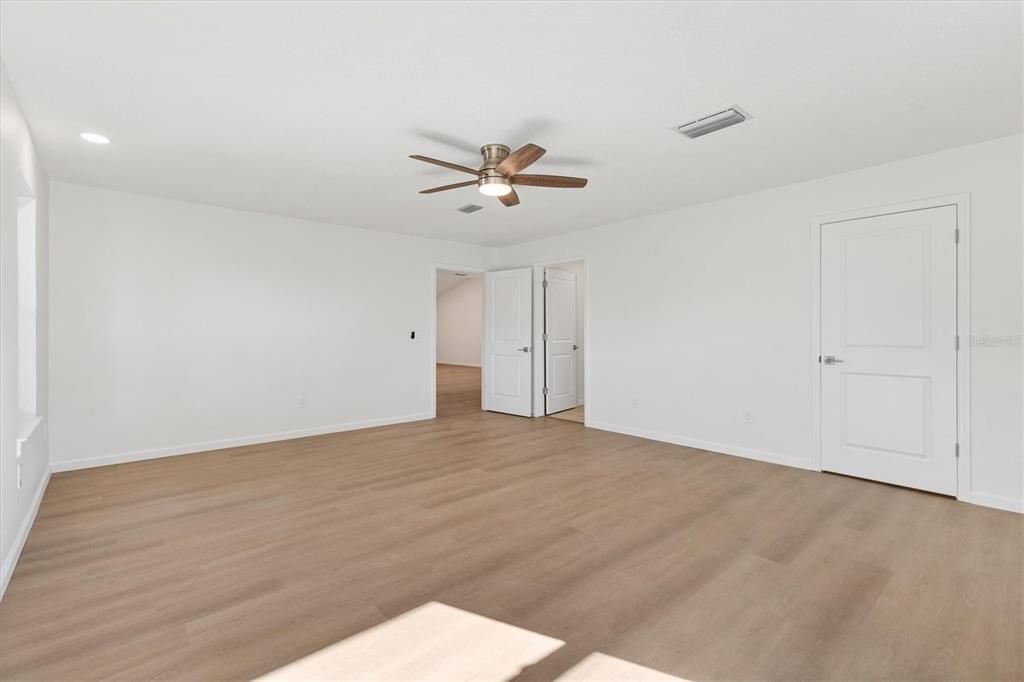 For Sale: $525,000 (4 beds, 3 baths, 3068 Square Feet)