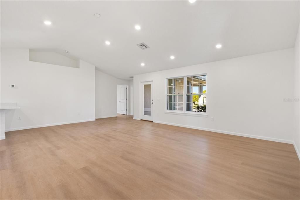 For Sale: $525,000 (4 beds, 3 baths, 3068 Square Feet)