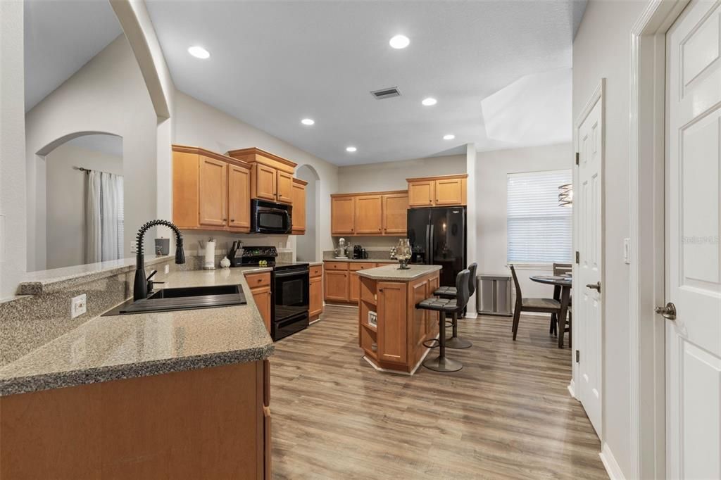 待售: $499,000 (3 贝兹, 2 浴室, 1945 平方英尺)