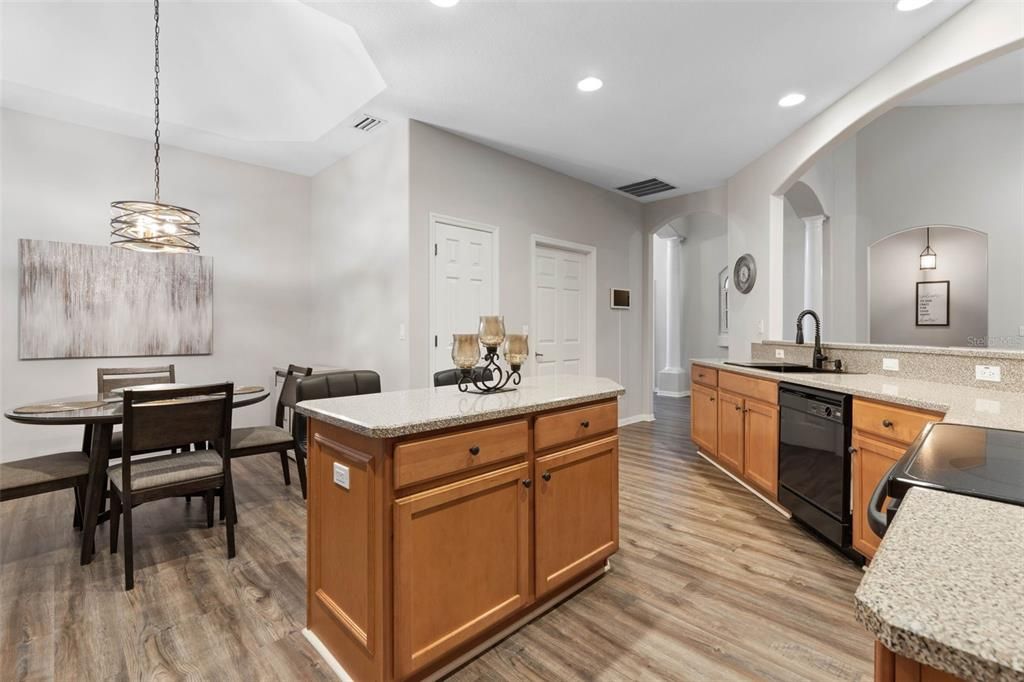 待售: $499,000 (3 贝兹, 2 浴室, 1945 平方英尺)