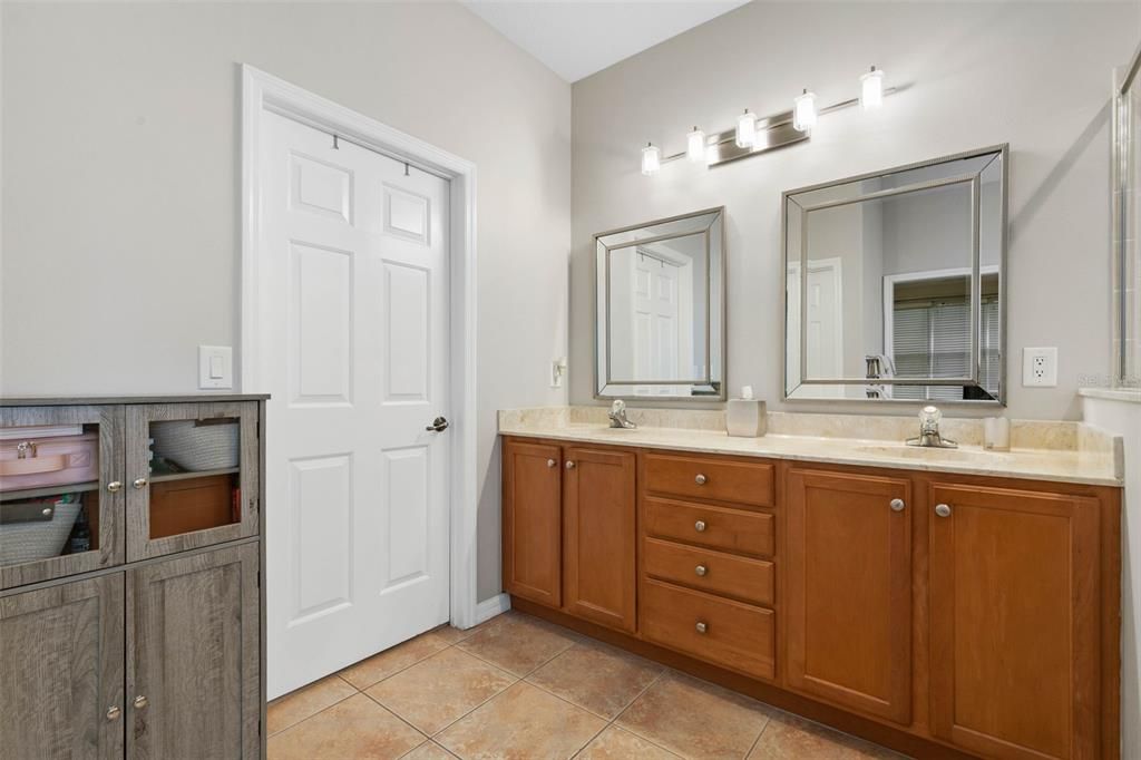 待售: $499,000 (3 贝兹, 2 浴室, 1945 平方英尺)