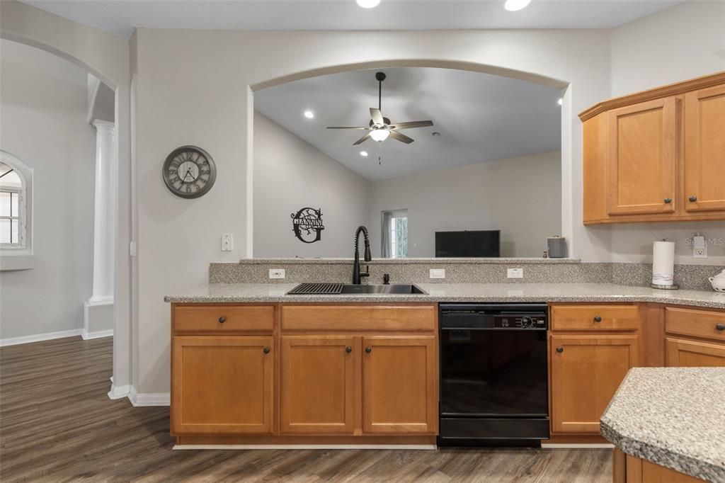 待售: $499,000 (3 贝兹, 2 浴室, 1945 平方英尺)