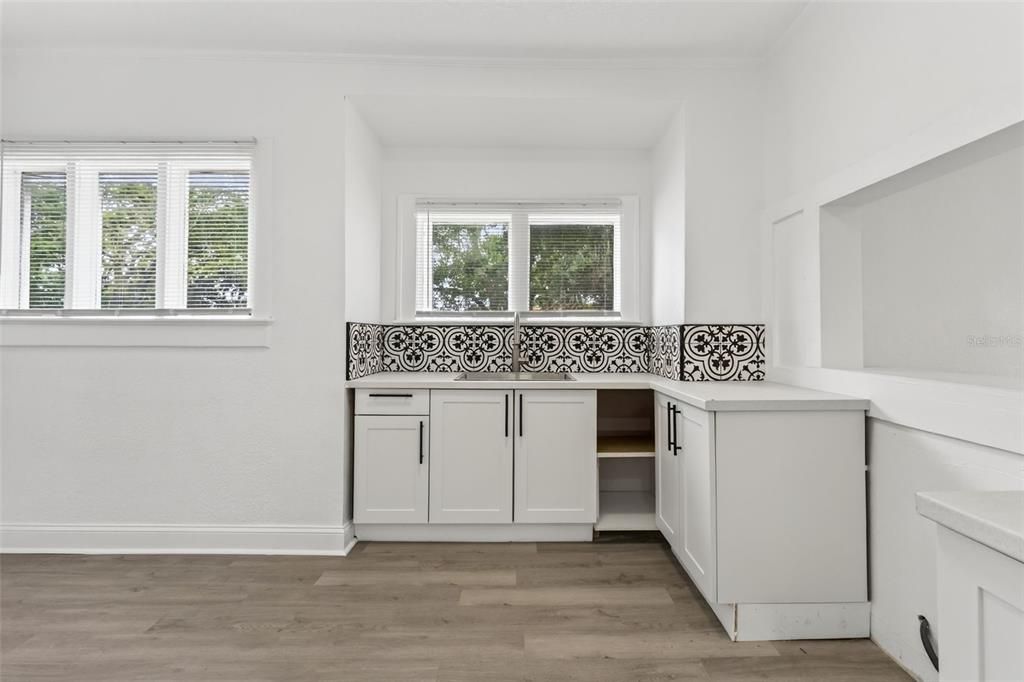 For Sale: $490,000 (5 beds, 0 baths, 1501 Square Feet)