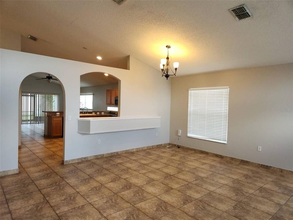 出租: $2,500 (4 贝兹, 2 浴室, 1988 平方英尺)