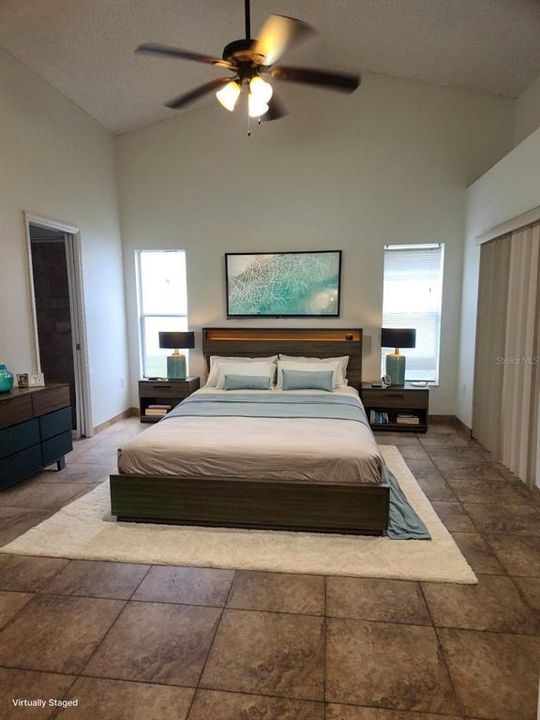 出租: $2,500 (4 贝兹, 2 浴室, 1988 平方英尺)