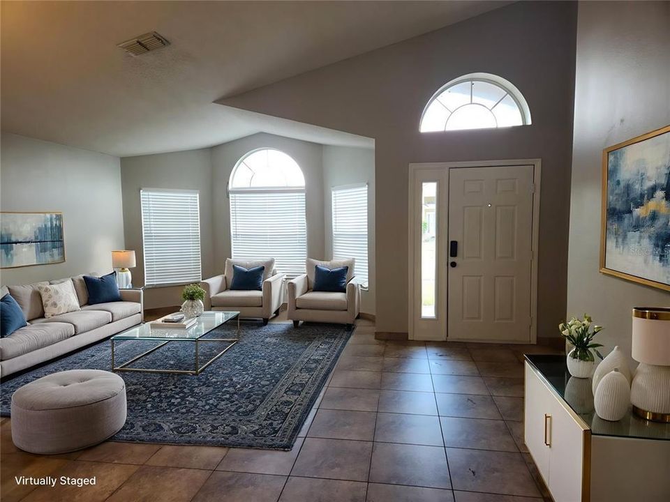 出租: $2,500 (4 贝兹, 2 浴室, 1988 平方英尺)