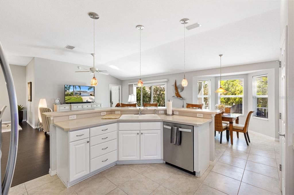 待售: $395,000 (3 贝兹, 2 浴室, 1644 平方英尺)