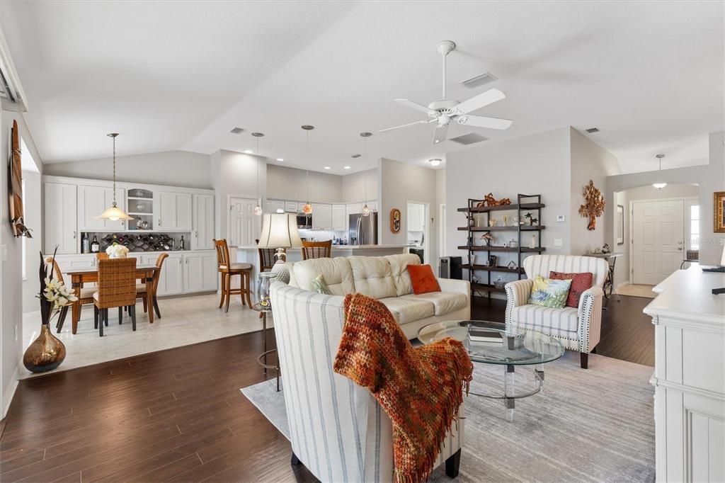 待售: $395,000 (3 贝兹, 2 浴室, 1644 平方英尺)