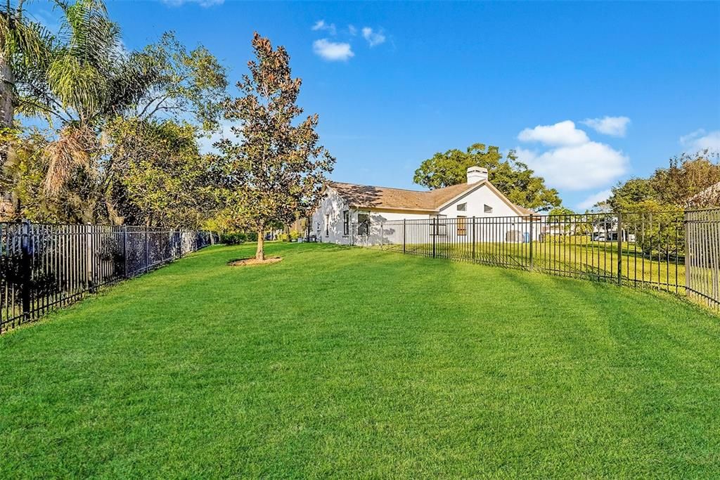 For Sale: $850,000 (4 beds, 2 baths, 2566 Square Feet)