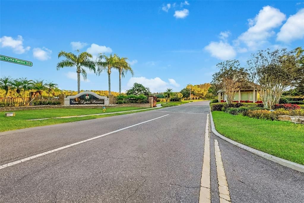 For Sale: $850,000 (4 beds, 2 baths, 2566 Square Feet)