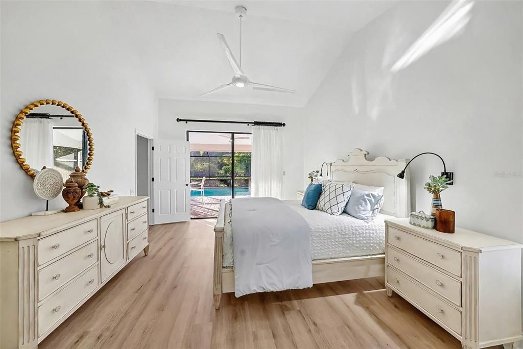 For Sale: $850,000 (4 beds, 2 baths, 2566 Square Feet)