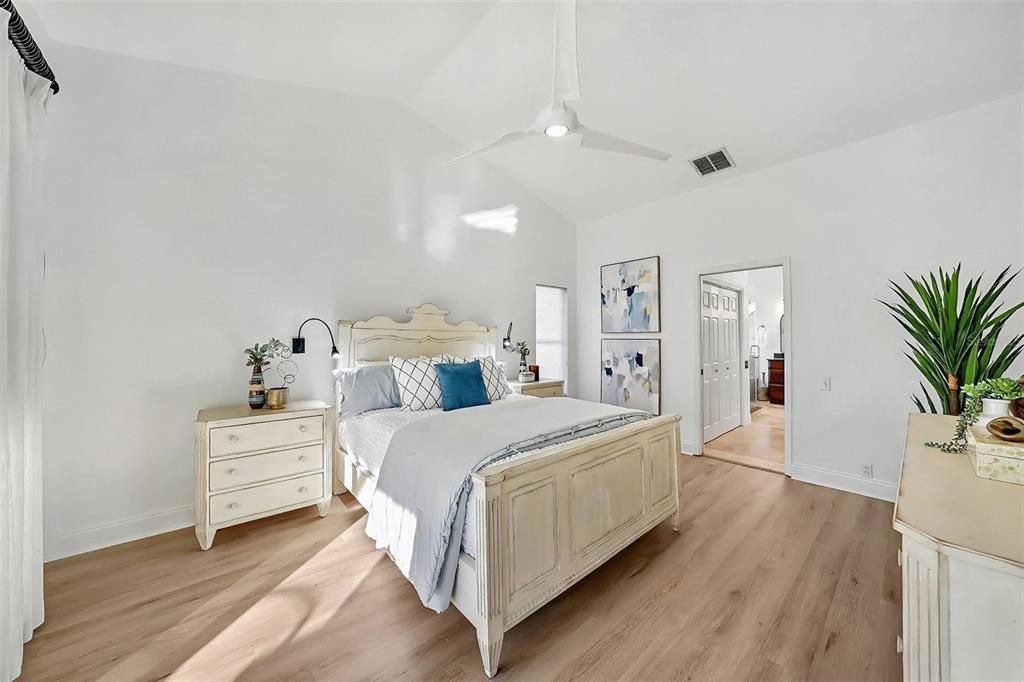 For Sale: $850,000 (4 beds, 2 baths, 2566 Square Feet)