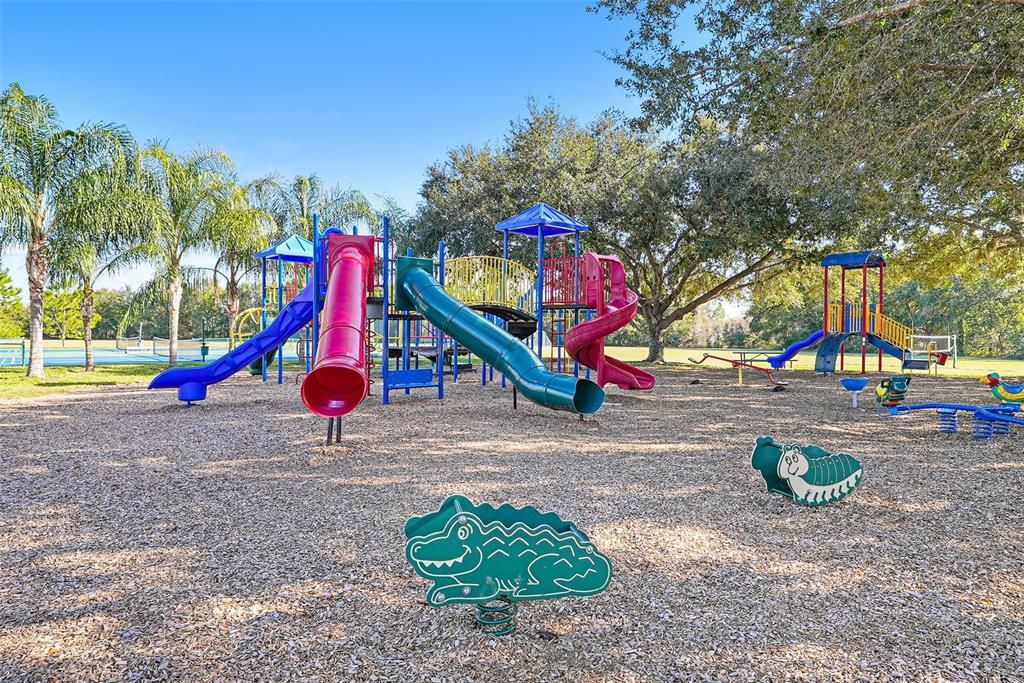 For Sale: $850,000 (4 beds, 2 baths, 2566 Square Feet)