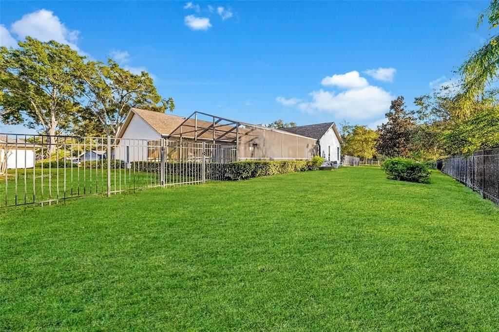 For Sale: $850,000 (4 beds, 2 baths, 2566 Square Feet)