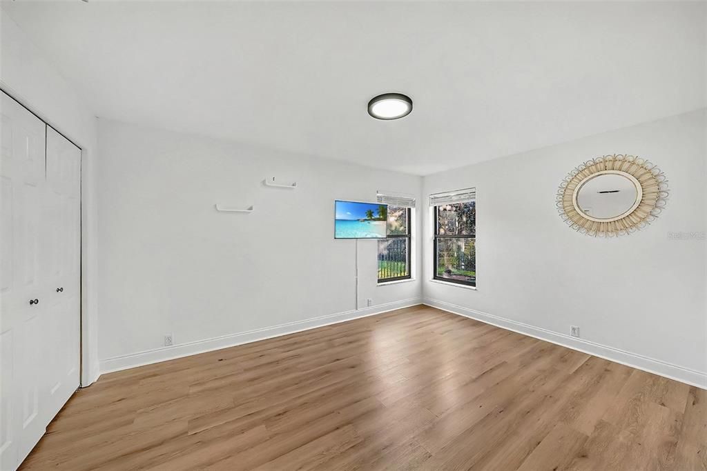 For Sale: $850,000 (4 beds, 2 baths, 2566 Square Feet)