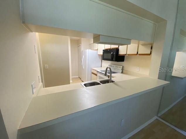 For Rent: $1,450 (2 beds, 2 baths, 889 Square Feet)