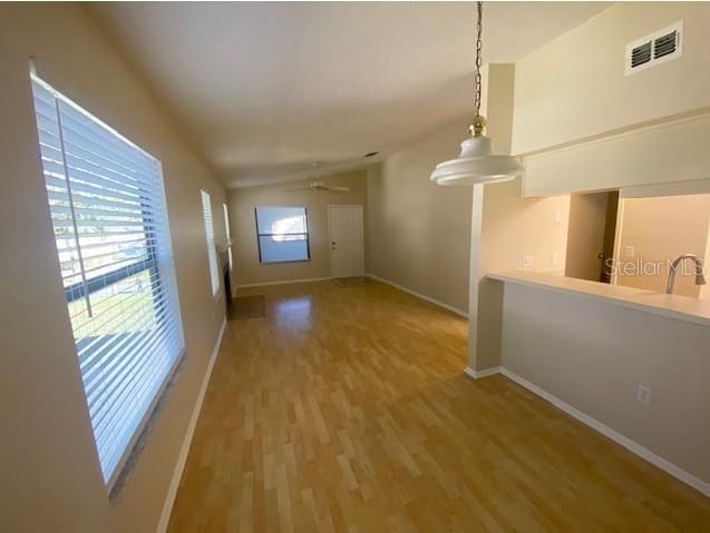 For Rent: $1,450 (2 beds, 2 baths, 889 Square Feet)