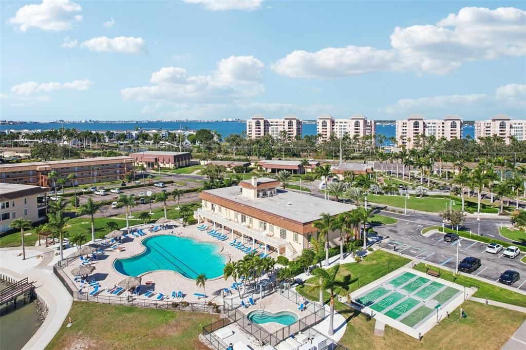 На продажу: $355,000 (2 спален, 2 ванн, 1605 Квадратных фут)