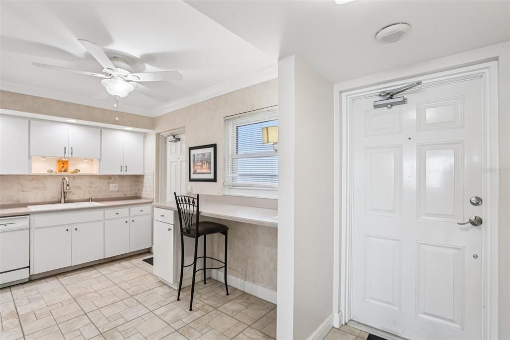 На продажу: $355,000 (2 спален, 2 ванн, 1605 Квадратных фут)