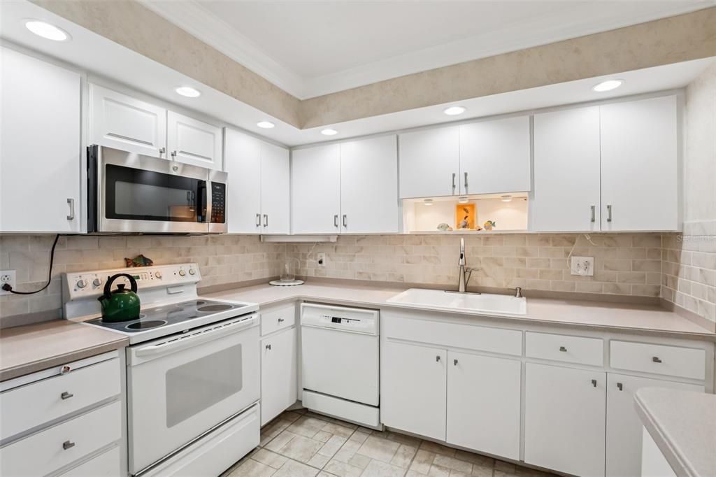 На продажу: $355,000 (2 спален, 2 ванн, 1605 Квадратных фут)