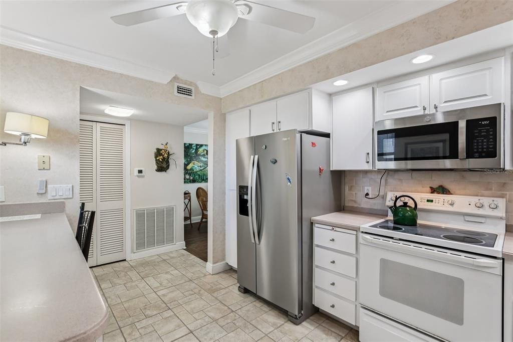 На продажу: $355,000 (2 спален, 2 ванн, 1605 Квадратных фут)