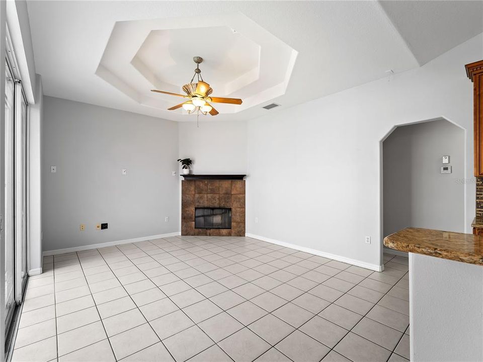 待售: $499,000 (3 贝兹, 2 浴室, 2084 平方英尺)