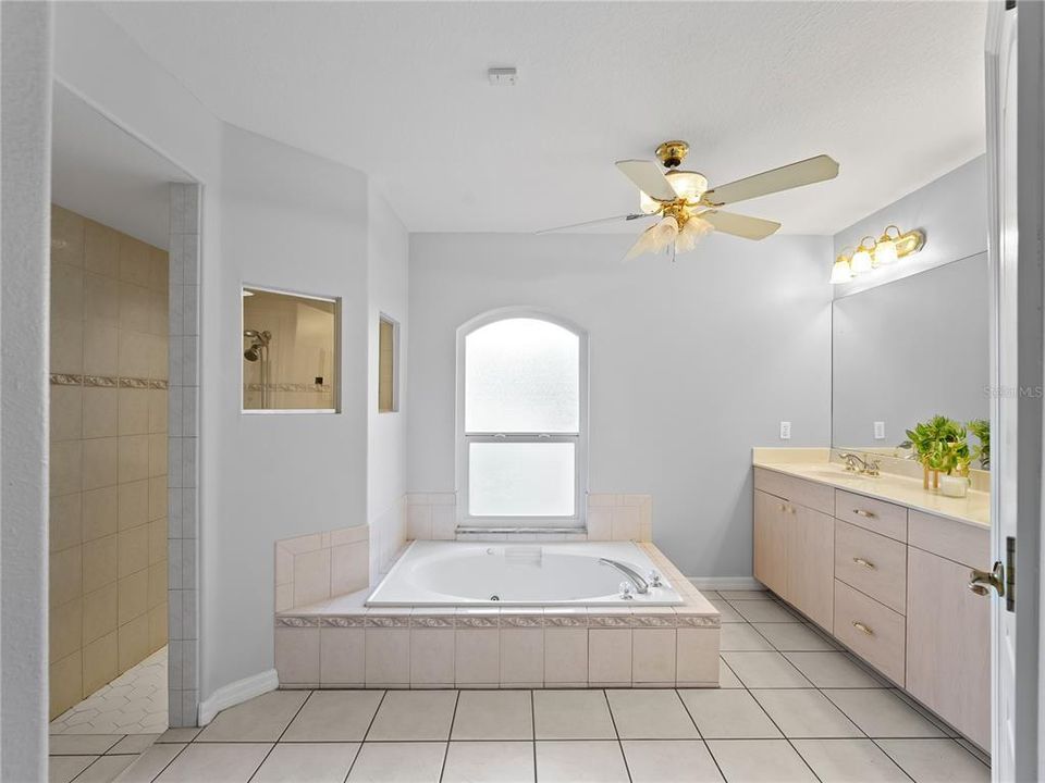 待售: $499,000 (3 贝兹, 2 浴室, 2084 平方英尺)