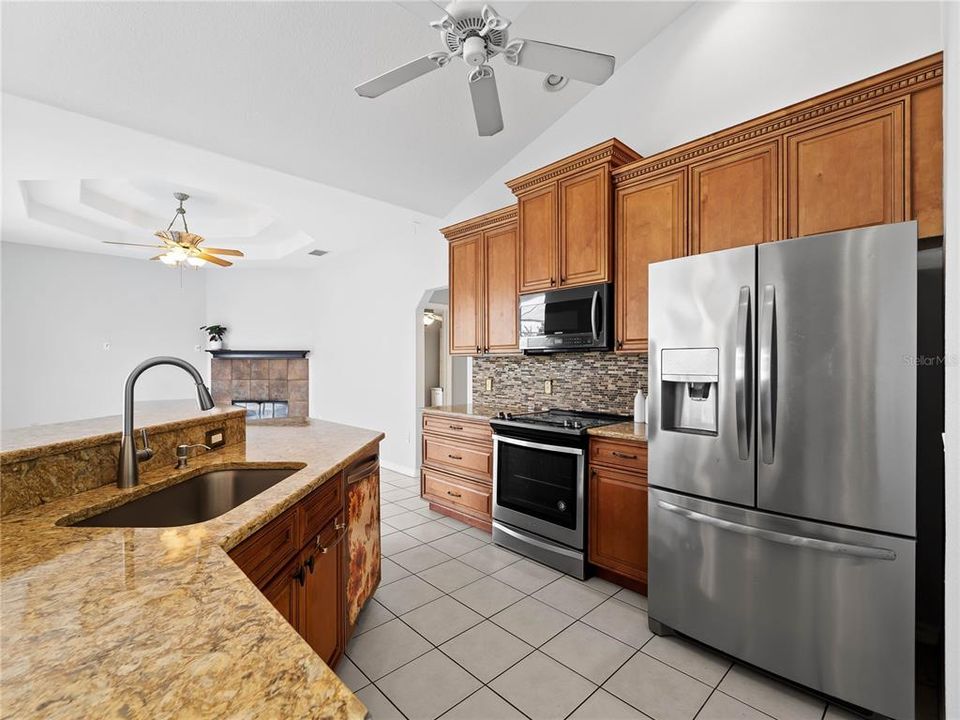 待售: $499,000 (3 贝兹, 2 浴室, 2084 平方英尺)