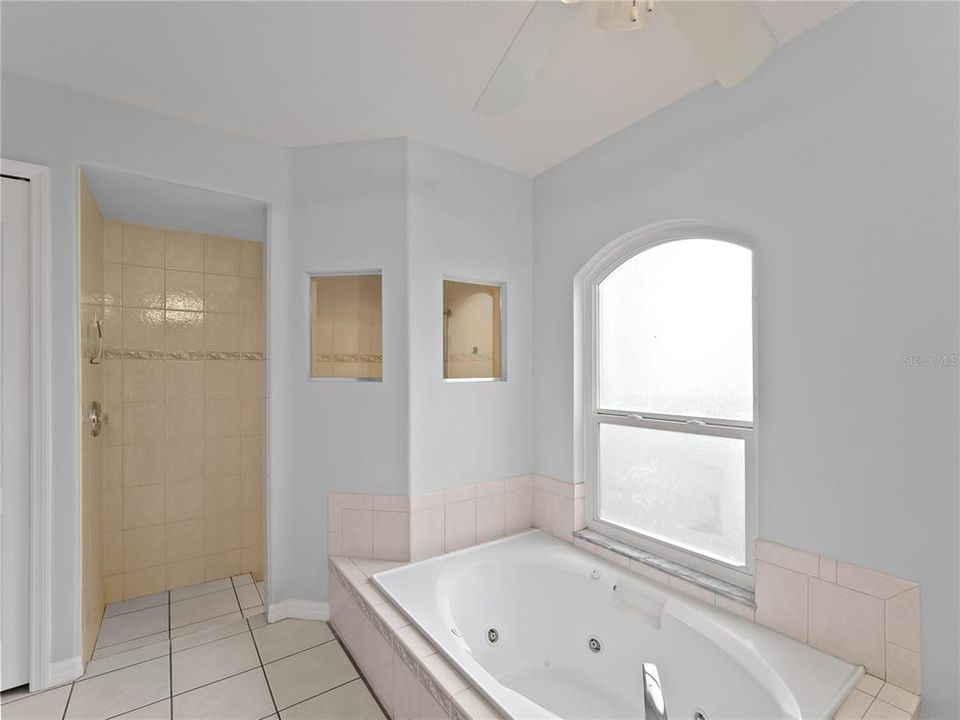 待售: $499,000 (3 贝兹, 2 浴室, 2084 平方英尺)