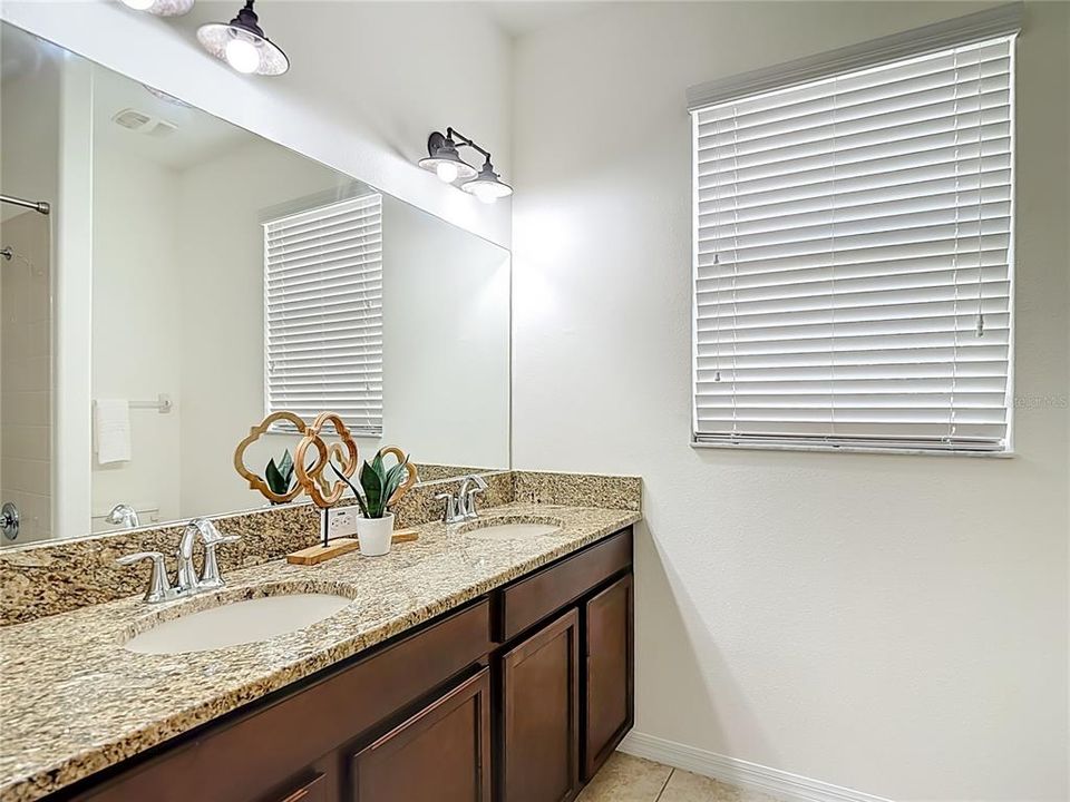 For Sale: $500,000 (4 beds, 3 baths, 2293 Square Feet)