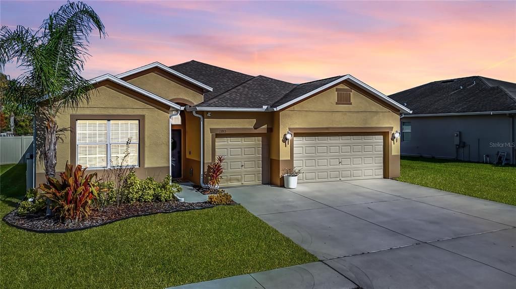 For Sale: $500,000 (4 beds, 3 baths, 2293 Square Feet)