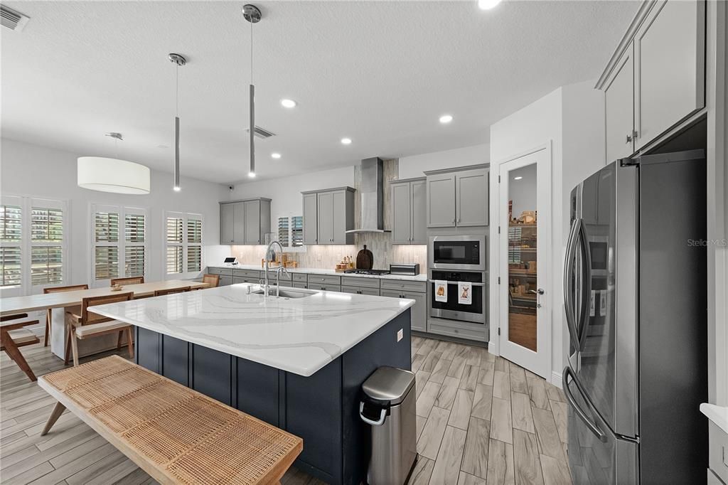 На продажу: $1,020,000 (5 спален, 4 ванн, 4218 Квадратных фут)