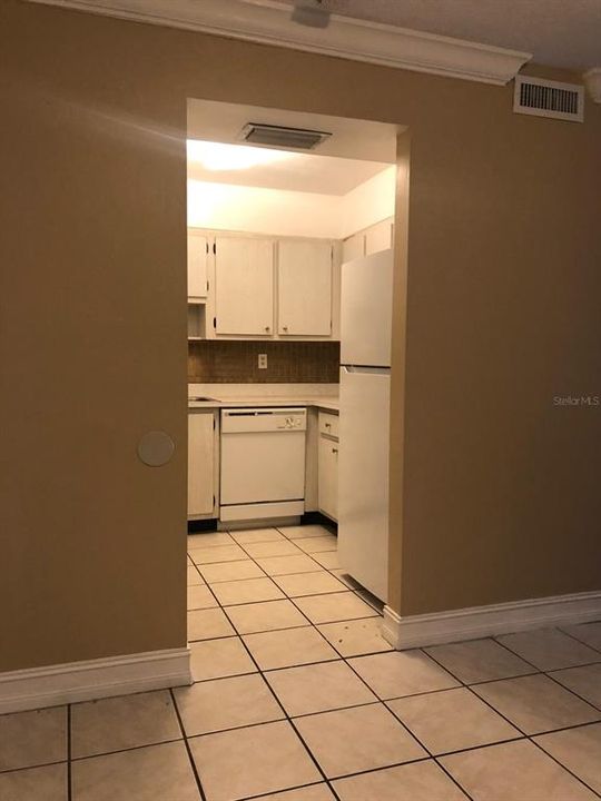 For Sale: $100,000 (2 beds, 2 baths, 978 Square Feet)