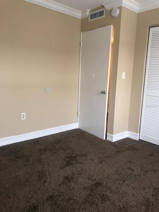 For Sale: $100,000 (2 beds, 2 baths, 978 Square Feet)