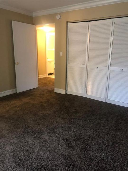 For Sale: $100,000 (2 beds, 2 baths, 978 Square Feet)