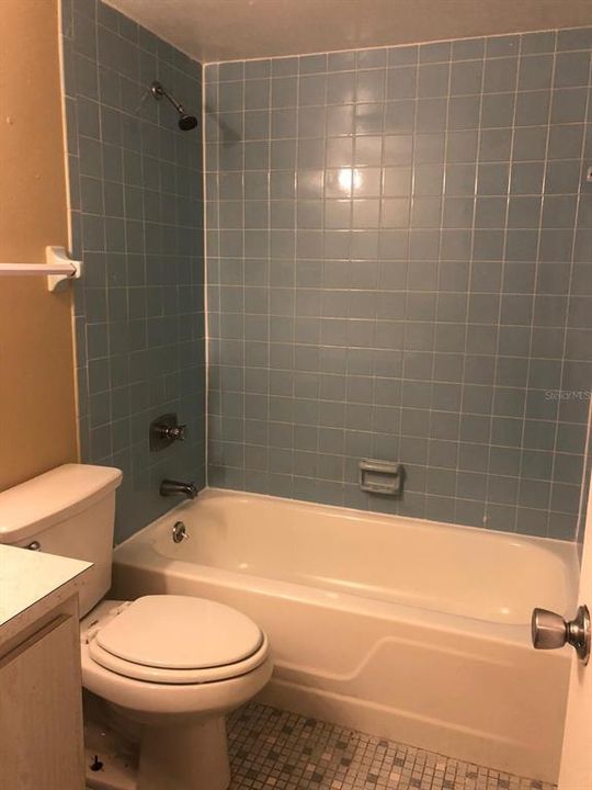 For Sale: $100,000 (2 beds, 2 baths, 978 Square Feet)