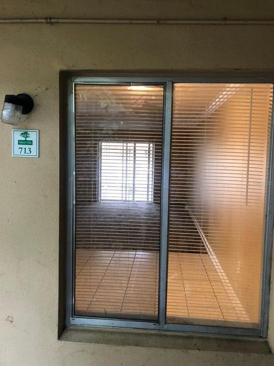 For Sale: $100,000 (2 beds, 2 baths, 978 Square Feet)