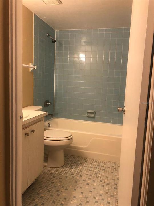 For Sale: $100,000 (2 beds, 2 baths, 978 Square Feet)