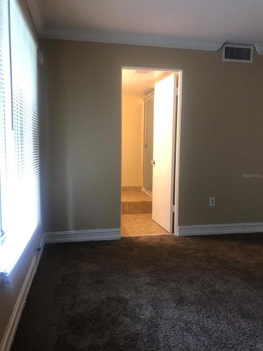 For Sale: $100,000 (2 beds, 2 baths, 978 Square Feet)