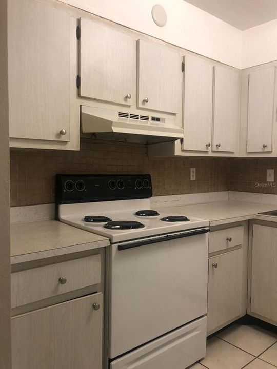 For Sale: $100,000 (2 beds, 2 baths, 978 Square Feet)