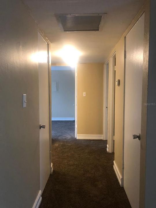 For Sale: $100,000 (2 beds, 2 baths, 978 Square Feet)