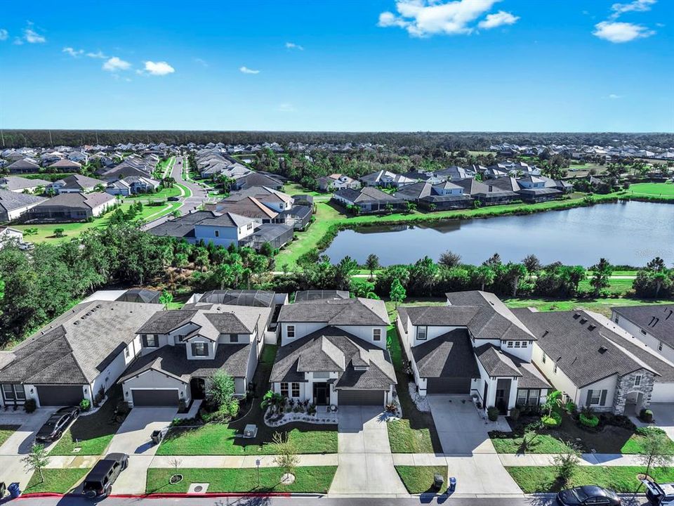 For Sale: $800,000 (4 beds, 4 baths, 2943 Square Feet)