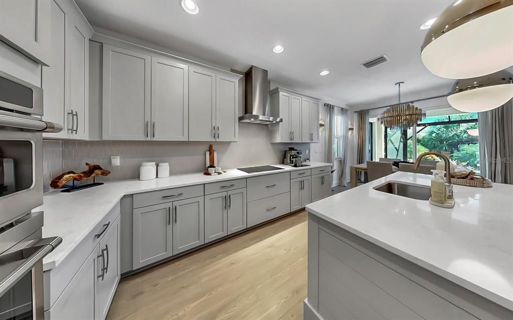 For Sale: $800,000 (4 beds, 4 baths, 2943 Square Feet)