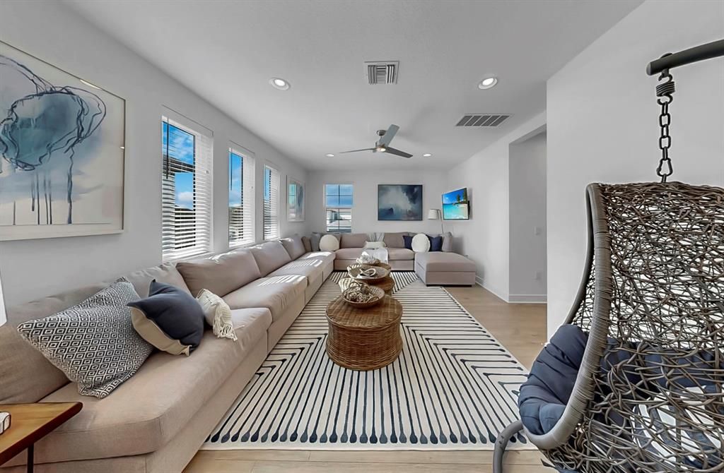 For Sale: $800,000 (4 beds, 4 baths, 2943 Square Feet)