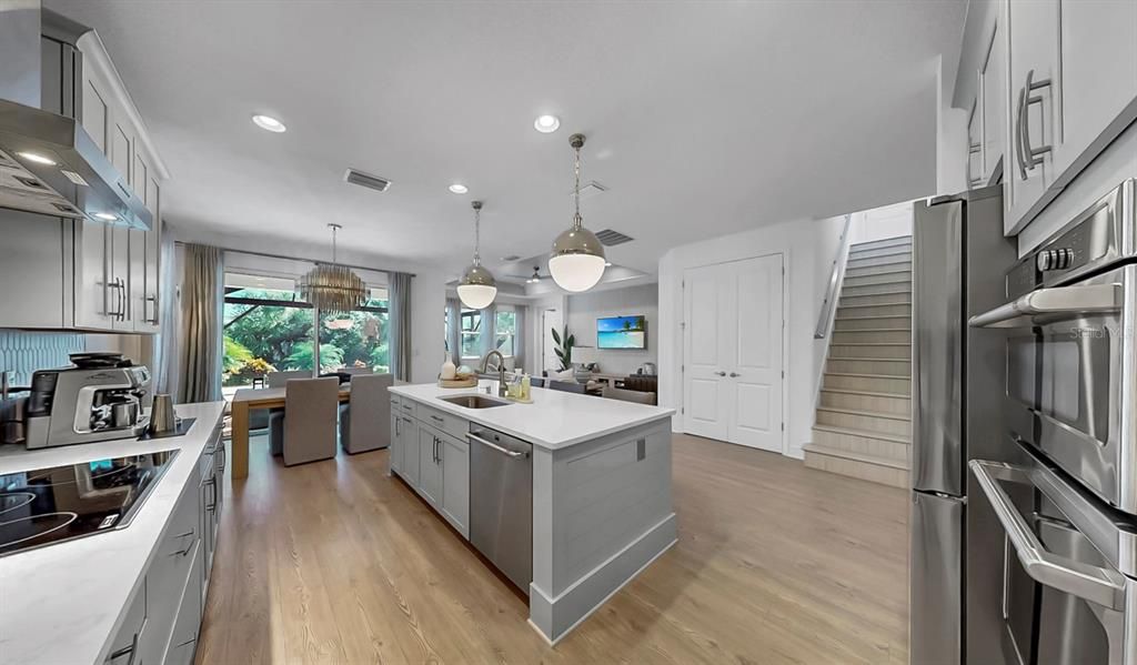 For Sale: $800,000 (4 beds, 4 baths, 2943 Square Feet)