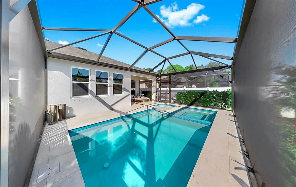 For Sale: $800,000 (4 beds, 4 baths, 2943 Square Feet)