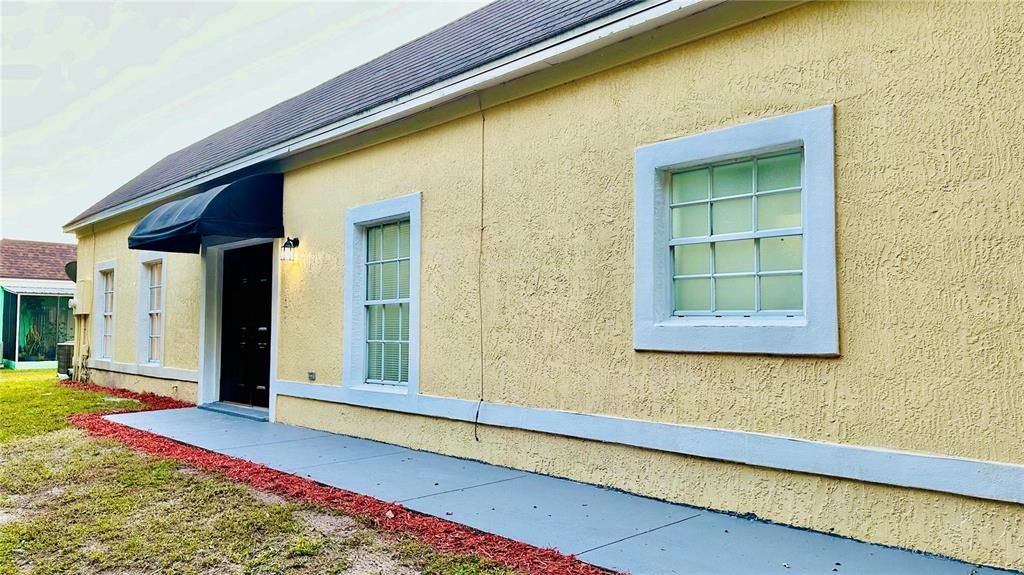 For Sale: $300,000 (3 beds, 2 baths, 1728 Square Feet)