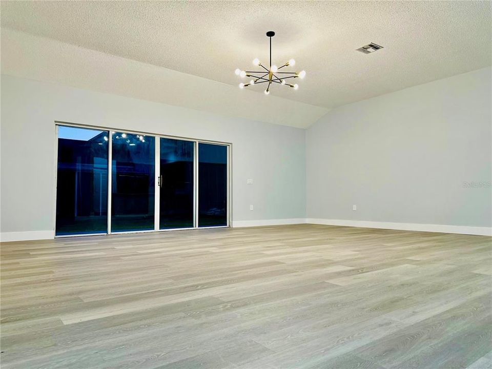 For Sale: $300,000 (3 beds, 2 baths, 1728 Square Feet)