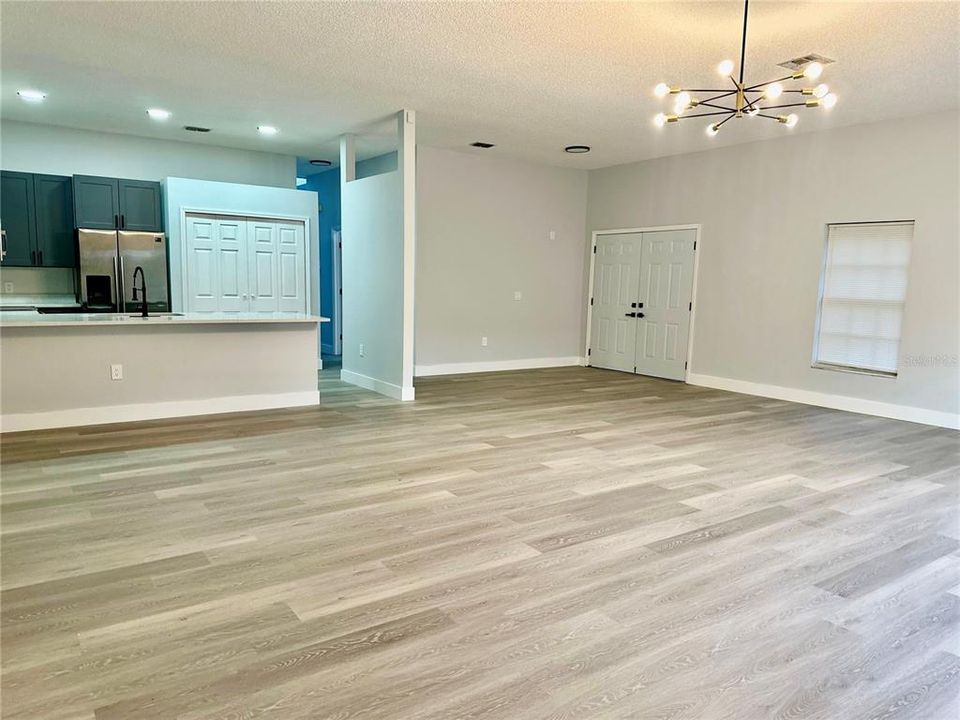 For Sale: $300,000 (3 beds, 2 baths, 1728 Square Feet)