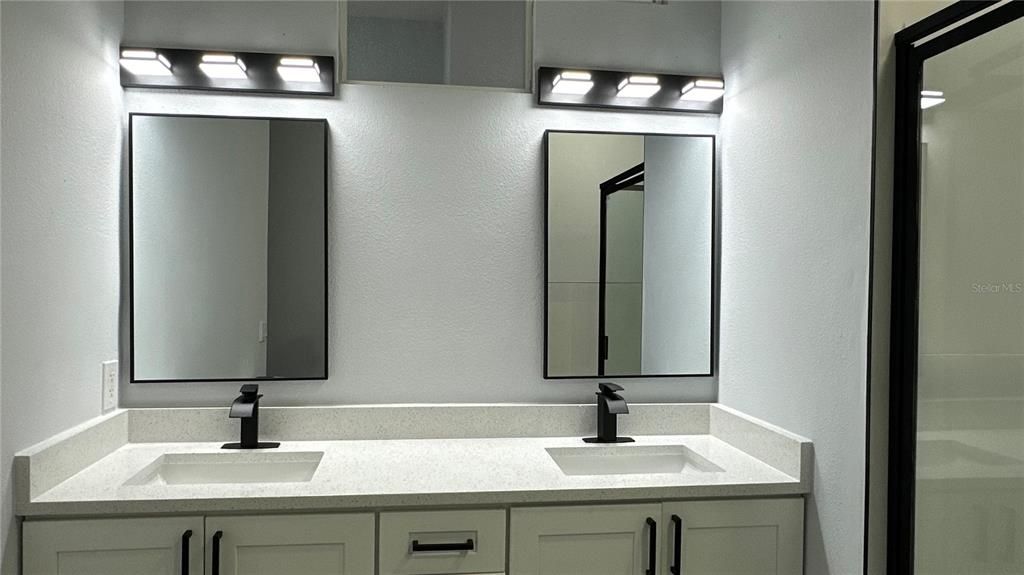 For Sale: $300,000 (3 beds, 2 baths, 1728 Square Feet)